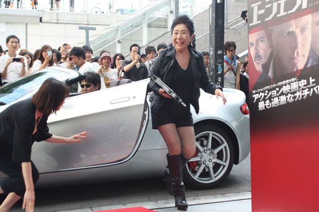 中村玉緒がセクシーな衣装を披露！映画『エージェント・マロリー』イベントフォトギャラリー：フォトギャラリー