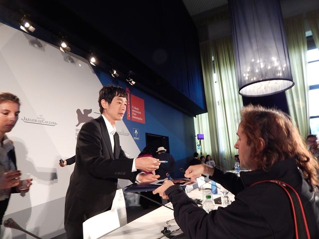 加瀬亮、ベネチアで流ちょうな英語スピーチ！フォトギャラリー（7枚目）