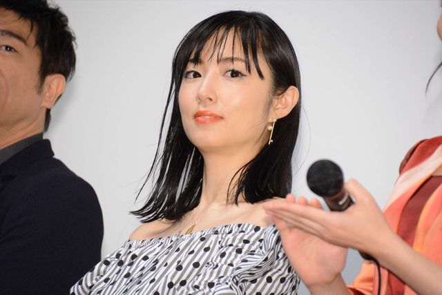 広瀬アリス『巫女っちゃけん。』初日舞台あいさつ（16枚目）