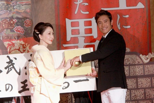 映画『王になった男』舞台あいさつ＆調印式ギャラリー（11枚目）