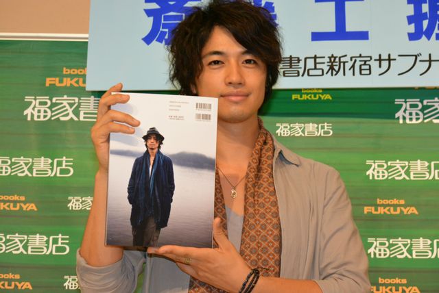 写真集「斎藤工 蜷川実花」発売記念握手会イベント フォトギャラリー（9枚目）