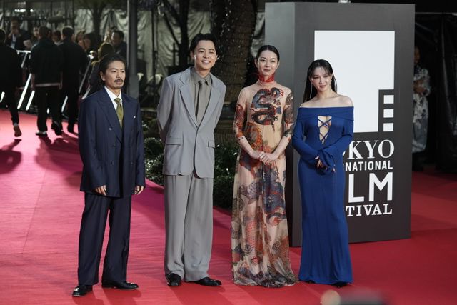 『雨の中の慾情』成田凌、森田剛、中村映里子が揃ってレッドカーペットに！：フォトギャラリー