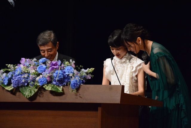 舘ひろし＆新垣結衣“パパムス”コンビ、ブルーリボン賞授賞式で大盛り上がり！（7枚目）