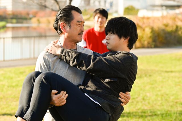 黒澤キャプテンが成瀬をお姫様抱っこ!?「おっさんずラブ-in the sky-」最終回場面写真：フォトギャラリー