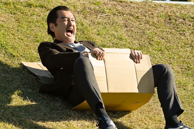 黒澤キャプテンが成瀬をお姫様抱っこ!?「おっさんずラブ-in the sky-」最終回場面写真（4枚目）