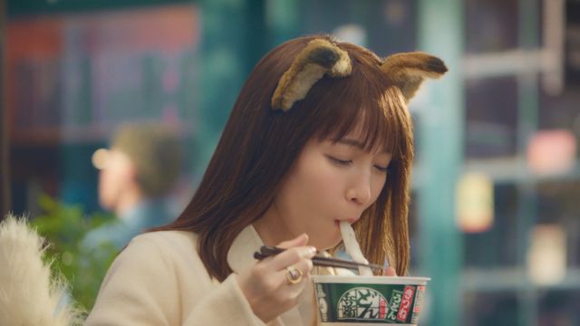 吉岡里帆の“どんぎつね”新CM登場「おだしが変わった篇」場面写真＆メイキングカット（11枚目）