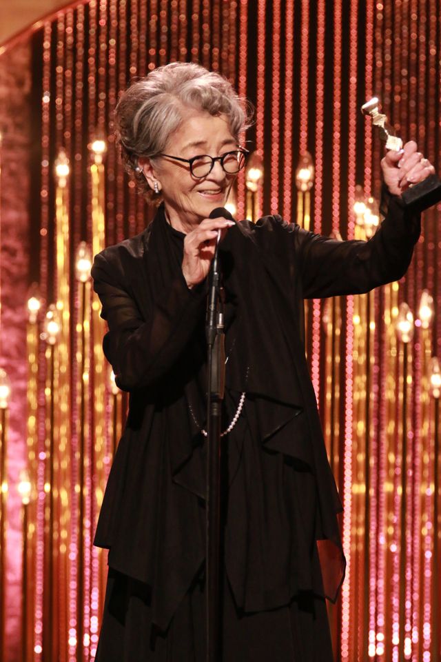 45年ぶり受賞の倍賞千恵子、河合優実とハグ！最優秀主演女優賞発表の瞬間（4枚目）