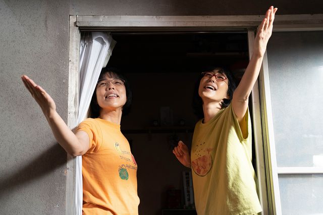 似てる！「阿佐ヶ谷姉妹の のほほんふたり暮らし」第1回の場面写真（2枚目）