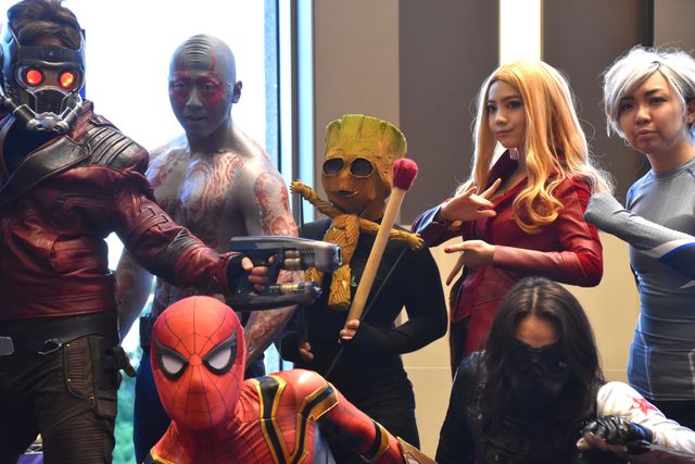 スパイダーマンが陛下にフォトボム？『アベンジャーズ／インフィニティ・ウォー』前夜祭（8枚目）