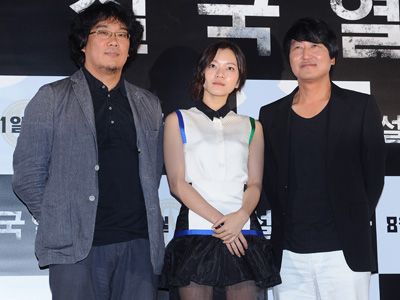 （左から）ポン・ジュノ監督、コ・アソン、ソン・ガンホ