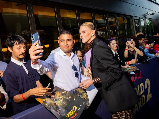 シャーリーズ・セロン、カッコよすぎ！シースルー衣装で魅了！Netflix『オールド・ガード2』プレミア（3枚目）