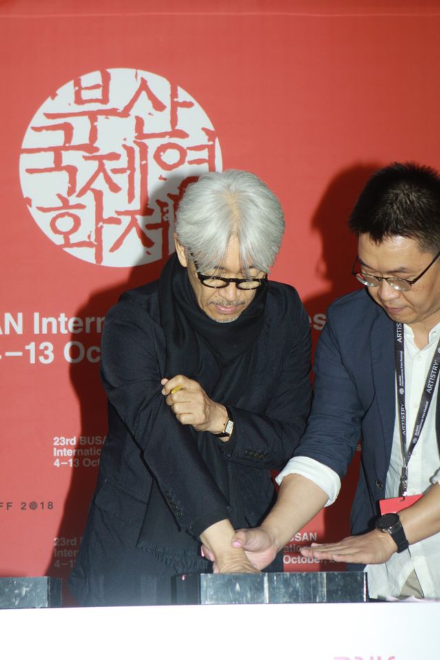 坂本龍一、釜山ハンドプリント・セレモニーへ（3枚目）