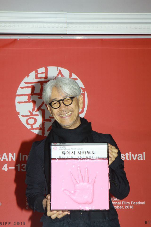 坂本龍一、釜山ハンドプリント・セレモニーへ（6枚目）
