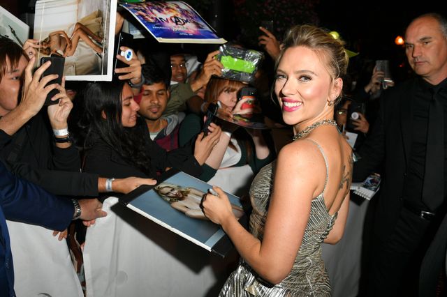 スカーレット・ヨハンソンのピカピカドレス姿！『ジョジョ・ラビット』ワールドプレミア（7枚目）