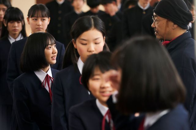 芦田愛菜、30センチバッサリ！6年ぶり実写映画主演で（2枚目）