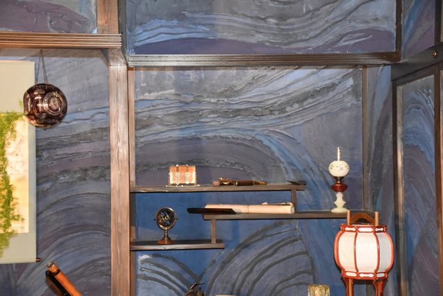 部屋一面の孔雀！『HOKUSAI』艶やかな撮影現場を公開（9枚目）