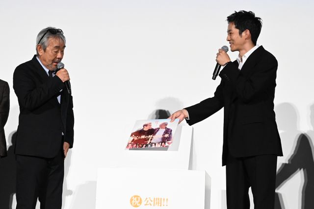 ディーン・フジオカ、金髪で登場！佐藤栞里は涙！『父と僕の終わらない歌』初日舞台あいさつ（16枚目）