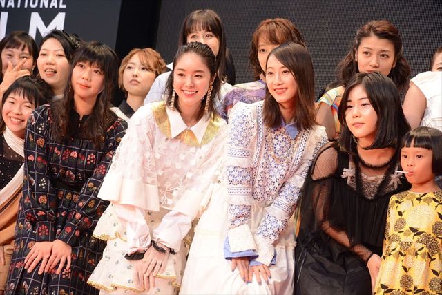 唐田えりか、松井玲奈、山本舞香ら美女が続々登場！個性的なドレスにも注目（14枚目）