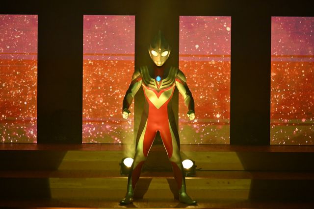 長野博、「ウルトラマンティガ」30周年ステージでティガと握手！「ウルトラマンの日 in 杉並公会堂」（4枚目）