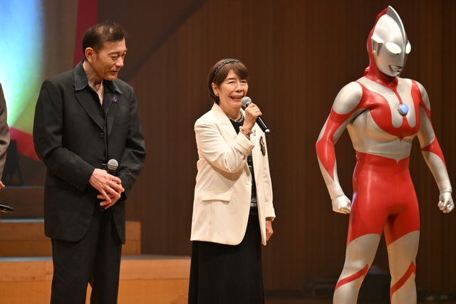 長野博、「ウルトラマンティガ」30周年ステージでティガと握手！「ウルトラマンの日 in 杉並公会堂」（6枚目）