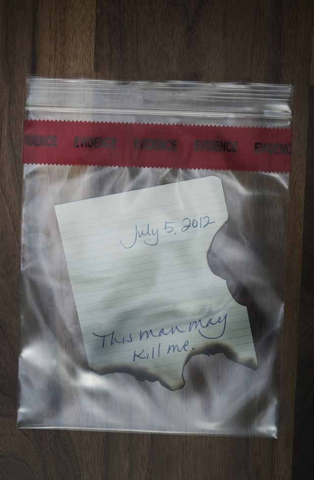 燃え残った日記、下着、カッター…映画『ゴーン・ガール』より証拠品画像（3枚目）