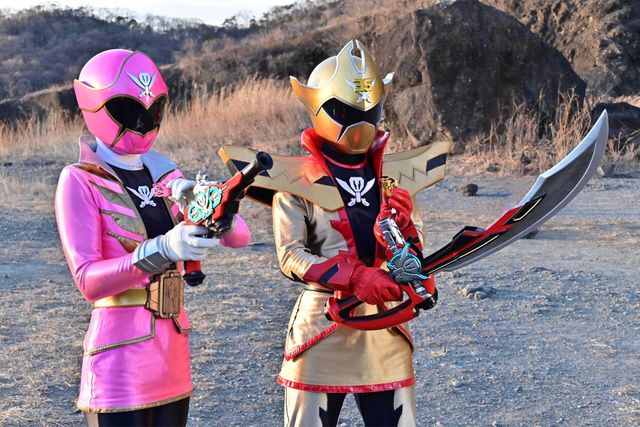 ツーカイザー、何かが違う…「ツーカイザー×ゴーカイジャー」新場面写真：フォトギャラリー