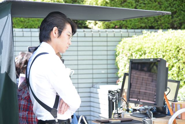 綾野剛「ハゲタカ」撮影現場公開（3枚目）