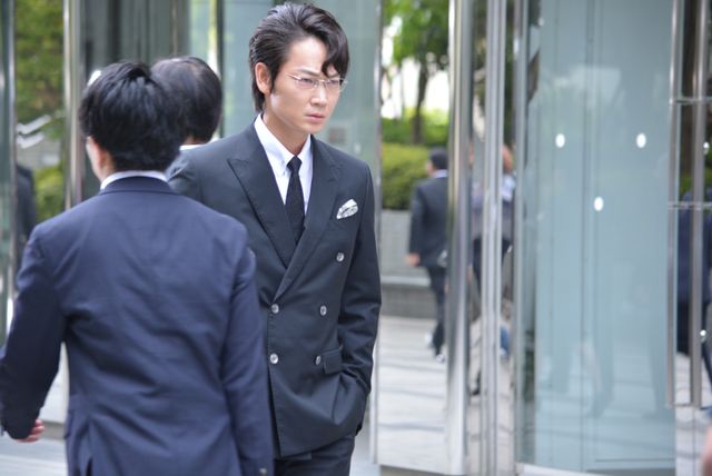 綾野剛「ハゲタカ」撮影現場公開（10枚目）