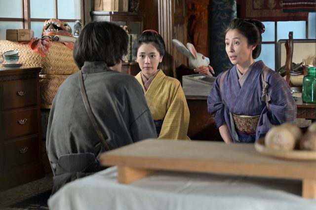 【画像11枚】朝ドラ「風、薫る」元彦（谷田歩）は千佳子（仲間由紀恵）を抱き寄せて …第40回場面写真（4枚目）