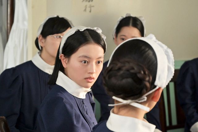 【画像11枚】朝ドラ「風、薫る」元彦（谷田歩）は千佳子（仲間由紀恵）を抱き寄せて …第40回場面写真（5枚目）
