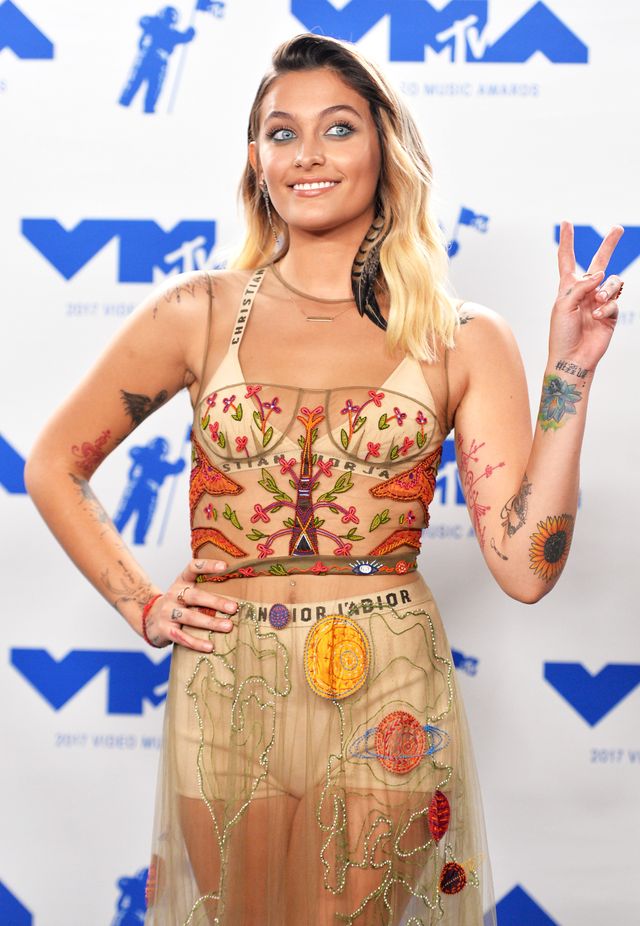 タトゥーがいっぱい!!最近のパリス・ジャクソンの写真（2枚目）