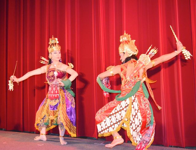 オバマ米大統領就任式でも披露されたインドネシア伝統舞踊も…映画『KILLERS/キラーズ』完成披露試写会フォトギャラリー（10枚目）