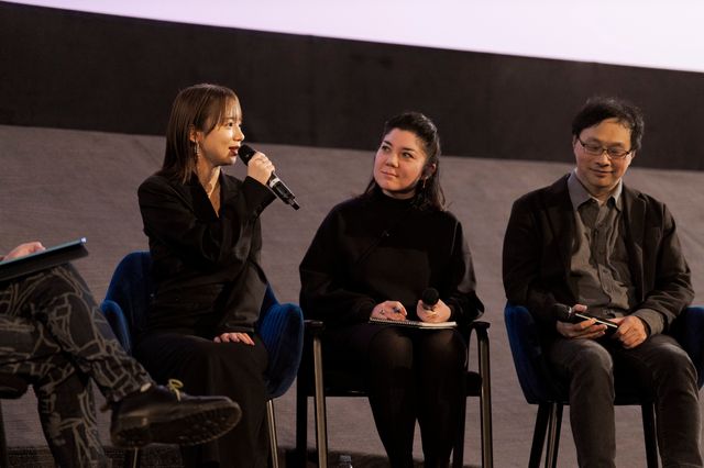 齊藤京子、ひろゆきと対面！映画『恋愛裁判』フランス・パリ上映フォトギャラリー（15枚目）