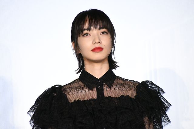 笑顔はじける小松菜奈＆宮沢氷魚＆臼田あさ美！『ムーンライト・シャドウ』初日舞台あいさつ：フォトギャラリー