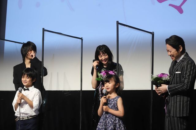 親子役の長澤まさみ＆奥平大兼ら出席！『MOTHER マザー』公開記念リモート舞台あいさつ（13枚目）