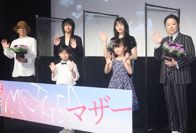 親子役の長澤まさみ＆奥平大兼ら出席！『MOTHER マザー』公開記念リモート舞台あいさつ（24枚目）