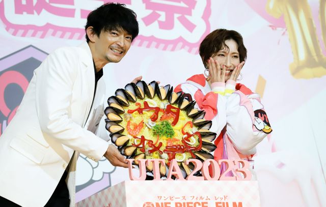 『ONE PIECE FILM RED』2年連続で「#ウタ生誕祭」開催！ゴードン・津田健次郎、巨大パエリアでお祝い：フォトギャラリー