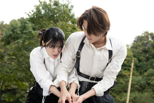 莫（今井竜太郎）とシックス（平川結月）が対峙！「仮面ライダーゼッツ」第35話場面カット：フォトギャラリー