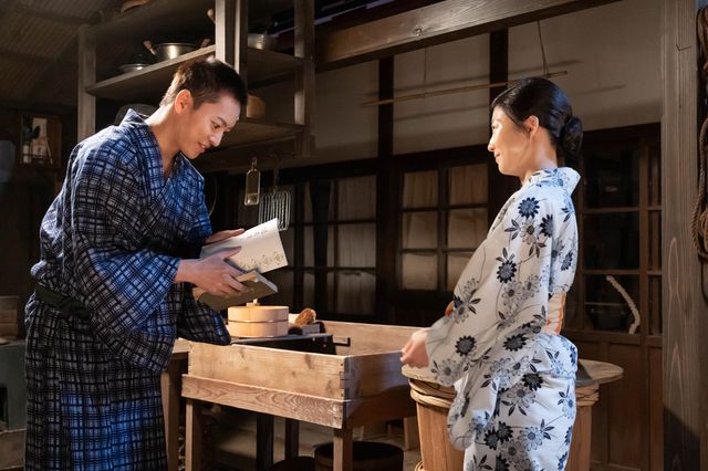 寅子（伊藤沙莉）と直明（三山凌輝）は仕事を紹介してもらい…「虎に翼」第42回の場面写真（2枚目）