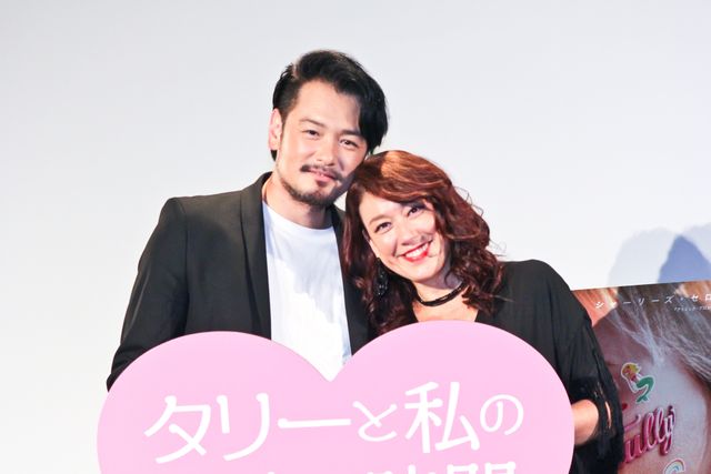 新婚のLiLiCo＆小田井涼平、ラブラブモードで登場！：フォトギャラリー