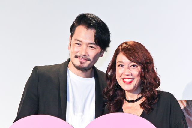 新婚のLiLiCo＆小田井涼平、ラブラブモードで登場！（2枚目）