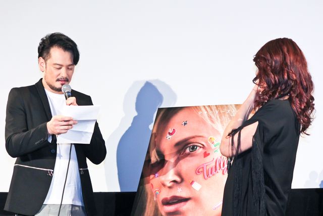 新婚のLiLiCo＆小田井涼平、ラブラブモードで登場！（4枚目）