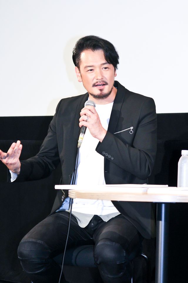 新婚のLiLiCo＆小田井涼平、ラブラブモードで登場！（9枚目）