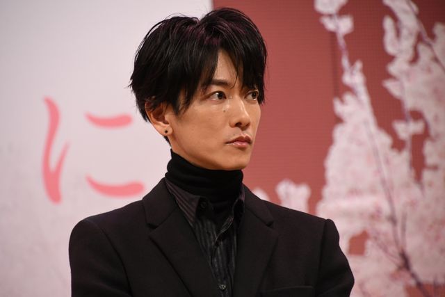 佐藤健、黒コーデで長澤まさみ、森七菜らと登壇！『四月になれば彼女は』完成披露（9枚目）