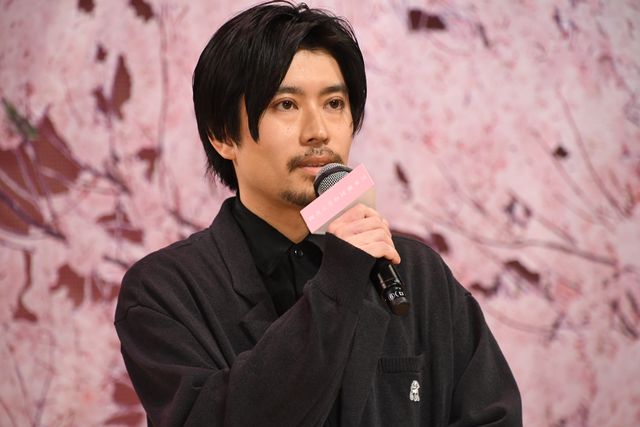 佐藤健、黒コーデで長澤まさみ、森七菜らと登壇！『四月になれば彼女は』完成披露（22枚目）