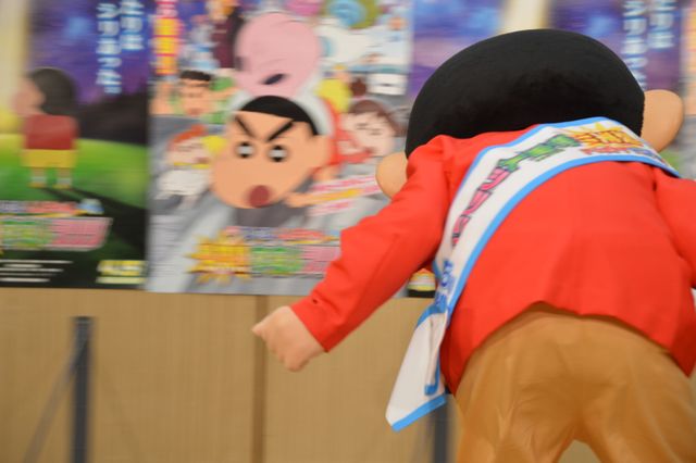 スピード感のあるケツだ……！『映画クレヨンしんちゃん　襲来!! 宇宙人シリリ』公開アフレコイベントフォトギャラリー：フォトギャラリー