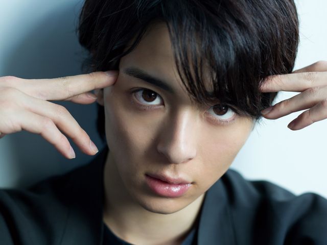 くしゃっと笑顔もあり！【高杉真宙インタビューカット集】：フォトギャラリー