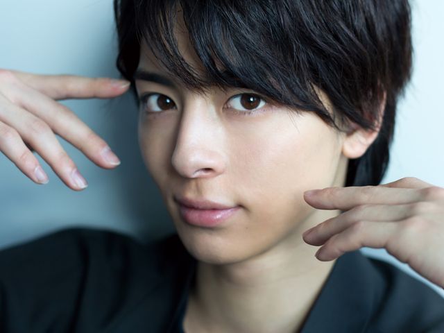 くしゃっと笑顔もあり！【高杉真宙インタビューカット集】（3枚目）