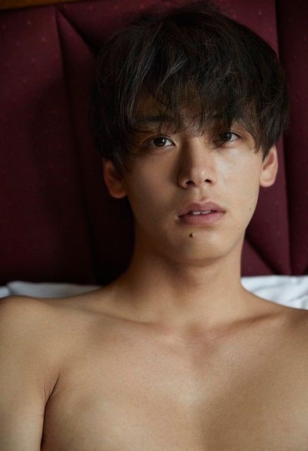 竹内涼真の真っすぐな瞳！「竹内涼真写真展 unreleaced -photo by Akinori Ito-」ビジュアル（5枚目）