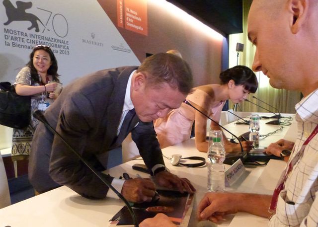 『地獄でなぜ悪い』園子温監督＆キャスト陣がベネチアで会見！フォトギャラリー（4枚目）